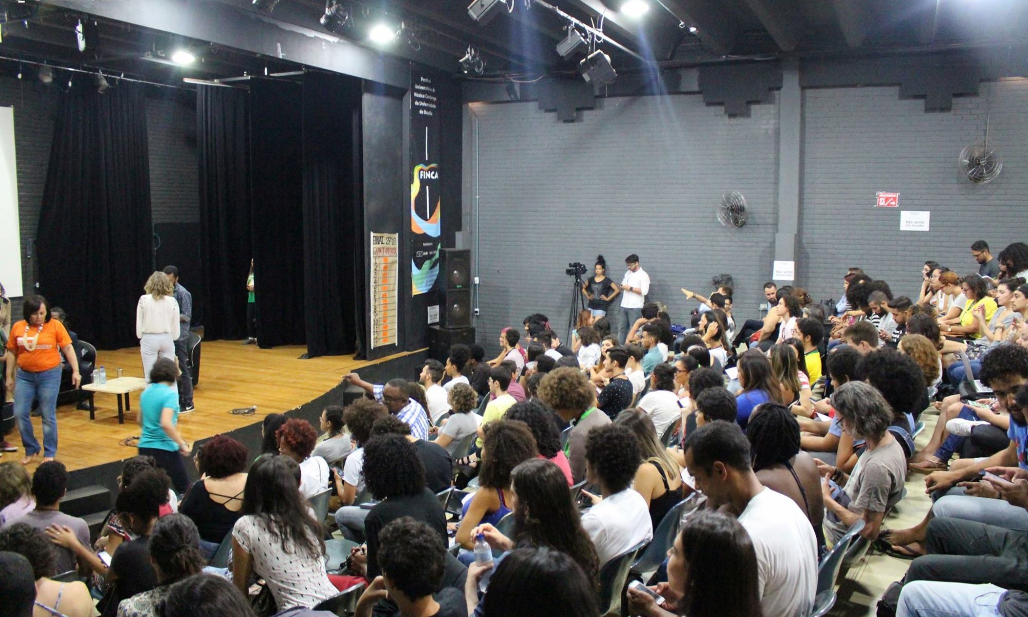 Image of a full auditorium on university week